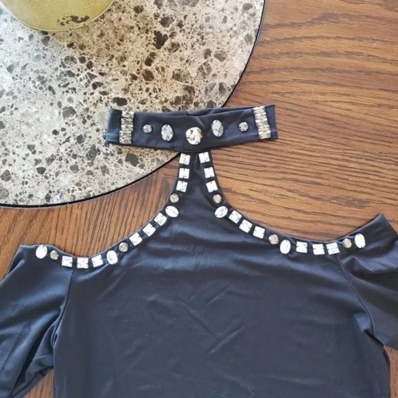 Beautiful off the shoulder stretchy top with rhinestones - Picture 5 of 5